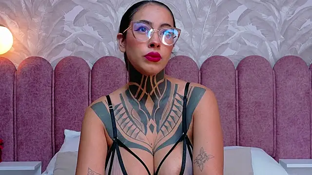 NicoleBlum online show from 07.11.26