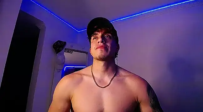 Snapshot of strongboy_ chatting on 12.28.24 strongboy online show from 12.28.24