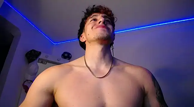 Snapshot of strongboy_ chatting on 12.29.24 strongboy online show from 12.29.24