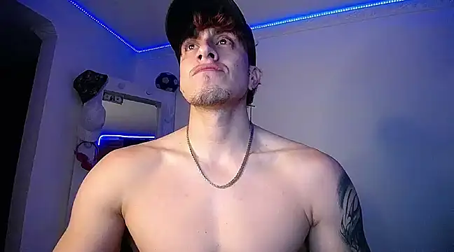 Snapshot of strongboy_ chatting on 12.30.24 strongboy online show from 12.30.24