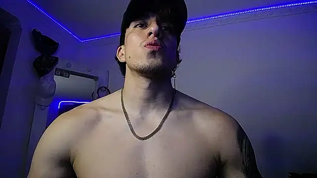 Snapshot of strongboy_ chatting on 01.19.25 strongboy online show from 01.19.25