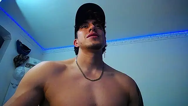 Snapshot of strongboy_ chatting on 01.24.25 strongboy online show from 01.24.25