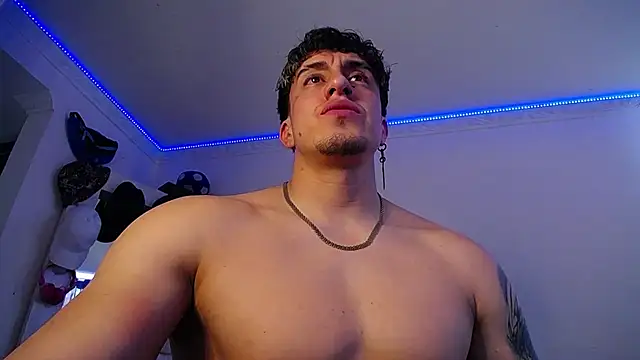 Snapshot of strongboy_ chatting on 10.02.25 strongboy online show from 10.02.25