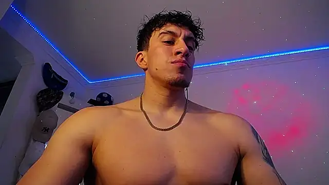 Snapshot of strongboy_ chatting on 11.06.25 strongboy online show from 11.06.25