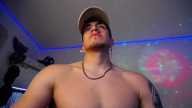 Snapshot of strongboy_ chatting on 11.24.25 strongboy online show from 11.24.25