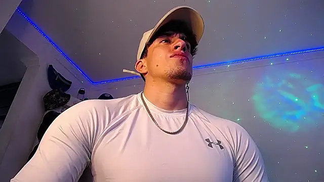 Snapshot of strongboy_ chatting on 11.25.25 strongboy online show from 11.25.25