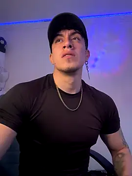 Snapshot of strongboy_ chatting on 12.02.25 strongboy online show from 12.02.25