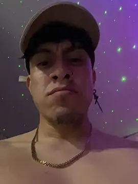 Snapshot of strongboy_ chatting on 12.05.25 strongboy online show from 12.05.25