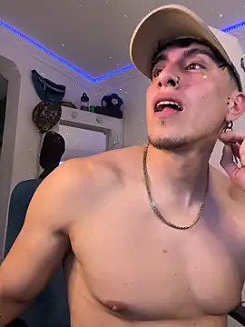 Snapshot of strongboy_ chatting on 12.05.25 strongboy online show from 12.05.25