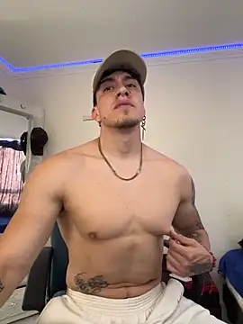 Snapshot of strongboy_ chatting on 02.12.26 strongboy online show from 02.12.26