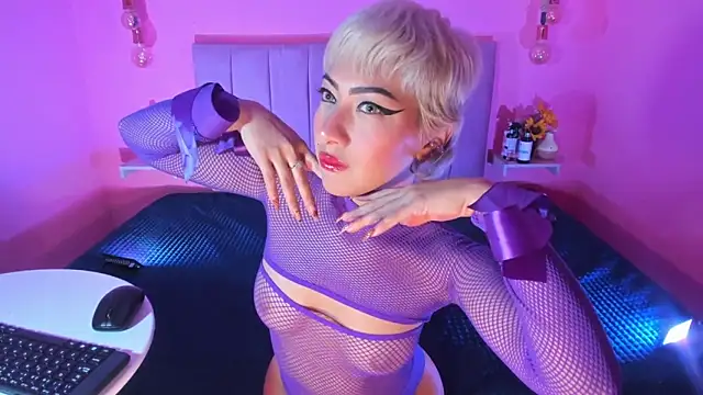 Snapshot of xGenesis_Miller_ chatting on 10.08.25 xGenesis Miller online show from 10.08.25