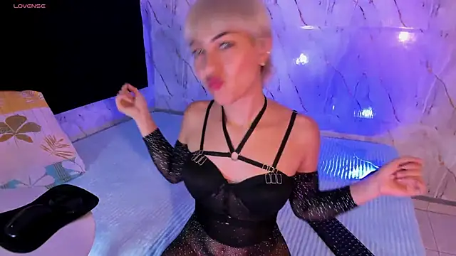 Snapshot of xGenesis_Miller_ chatting on 10.10.25 xGenesis Miller online show from 10.10.25