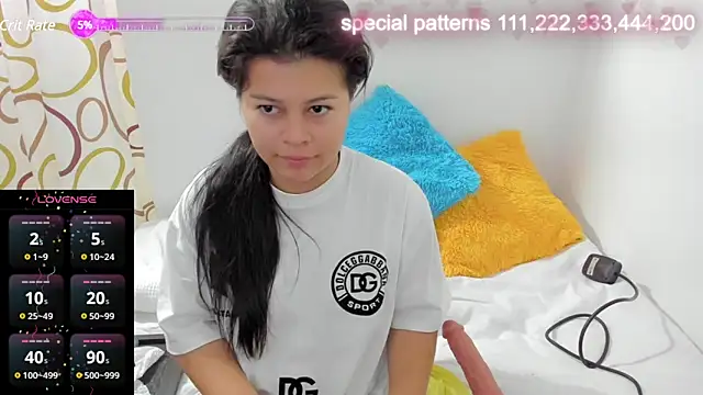 Snapshot of sweetnia chatting on 12.23.24 sweetnia online show from 12.23.24