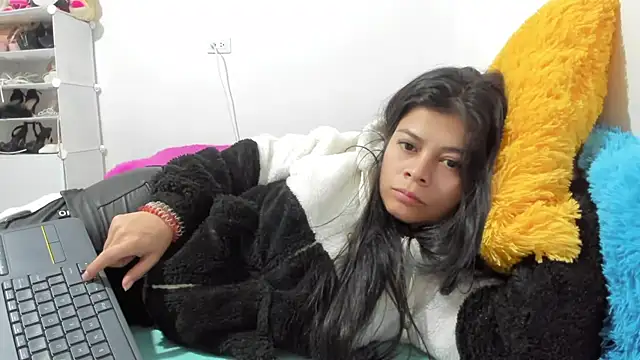 Snapshot of sweetnia chatting on 10.02.25 sweetnia online show from 10.02.25