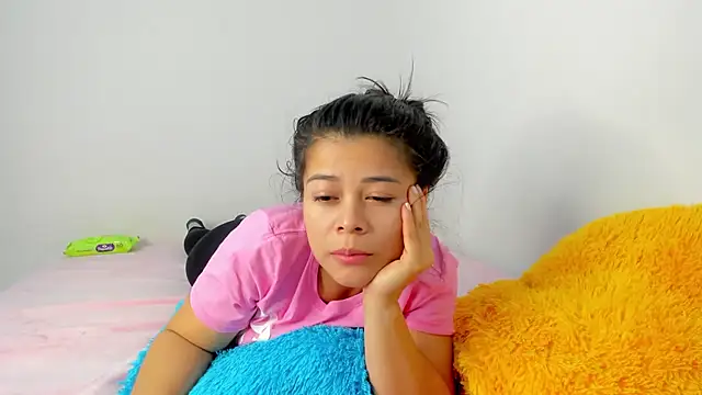 Snapshot of sweetnia chatting on 10.20.25 sweetnia online show from 10.20.25