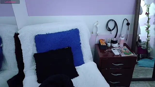 Catwhite  online show from 10.17.25