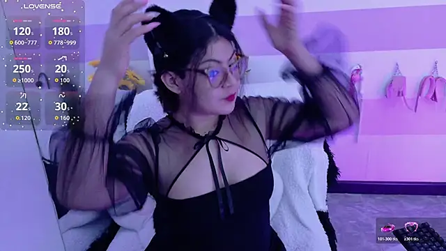 Catwhite  online show from 05.04.26