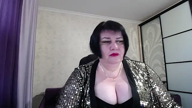 JuicyLady Di online show from 10.19.25