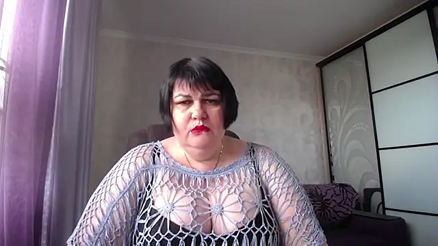 Snapshot of JuicyLady_Di chatting on 06.24.26 JuicyLady Di online show from 06.24.26