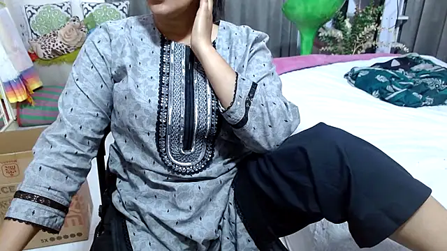 Lovelywife786 online show from 02.19.25