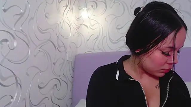 Snapshot of EmilyQueen3x chatting on 10.30.25 EmilyQueen3x online show from 10.30.25