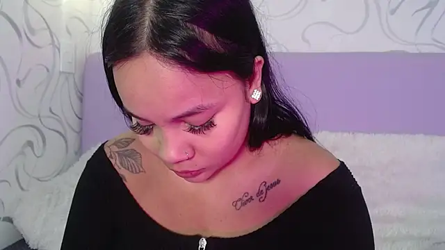 Snapshot of EmilyQueen3x chatting on 11.05.25 EmilyQueen3x online show from 11.05.25