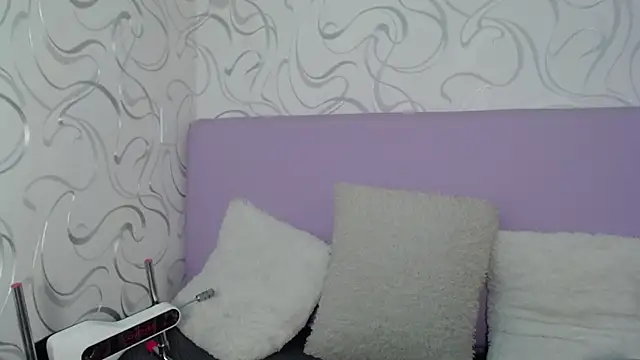 Snapshot of EmilyQueen3x chatting on 11.12.25 EmilyQueen3x online show from 11.12.25