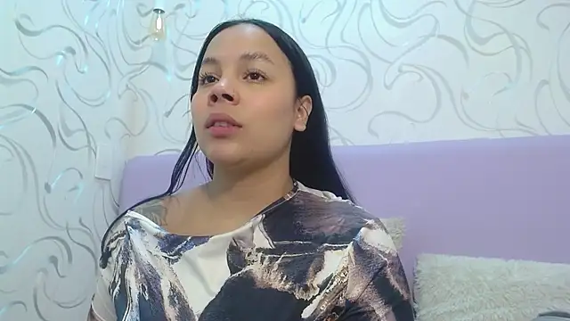 Snapshot of EmilyQueen3x chatting on 11.15.25 EmilyQueen3x online show from 11.15.25