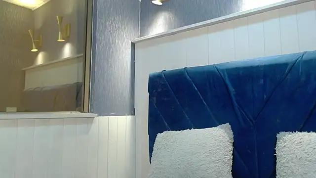 Snapshot of EmilyQueen3x chatting on 11.21.25 EmilyQueen3x online show from 11.21.25