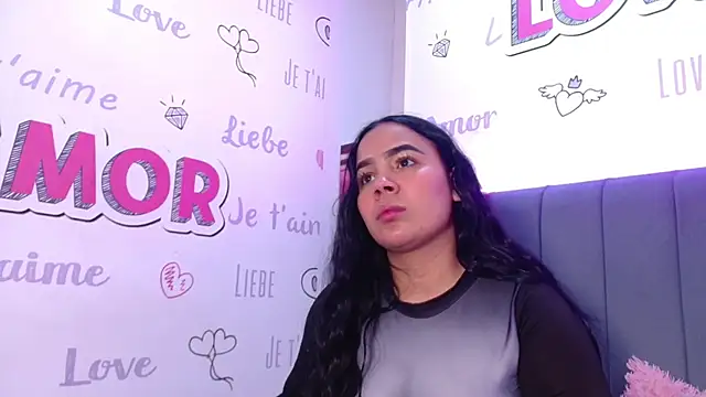 Snapshot of EmilyQueen3x chatting on 11.22.25 EmilyQueen3x online show from 11.22.25