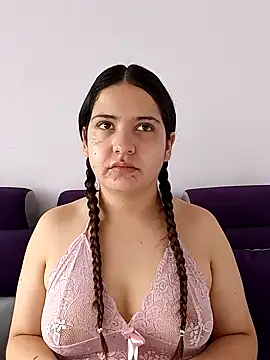 Snapshot of MiaLaurenzz chatting on 10.22.25 MiaLaurenzz online show from 10.22.25