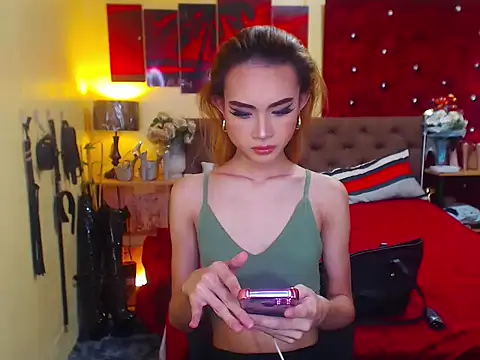 MeatyhorsecockMistress online show from 10.24.25