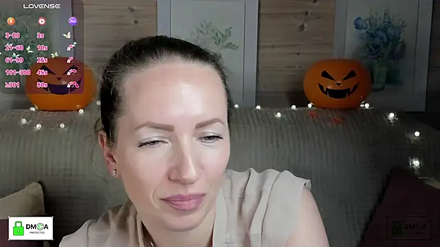 Queenymel online show from 10.30.25