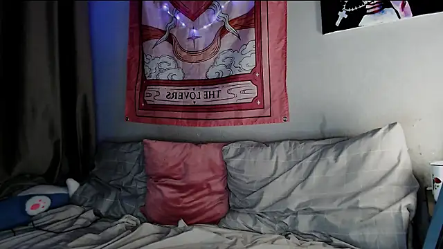 Alien Bella online show from 04.27.26