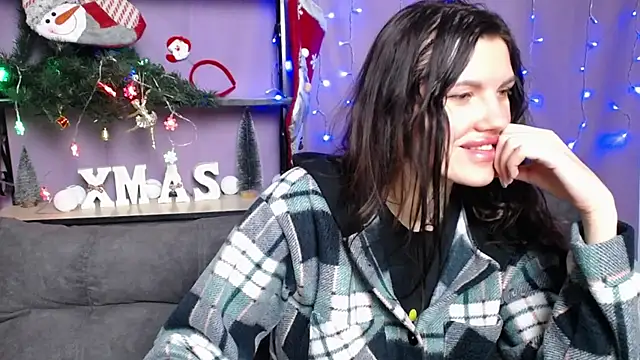 Snapshot of MilaLoona chatting on 01.07.25 MilaLoona online show from 01.07.25