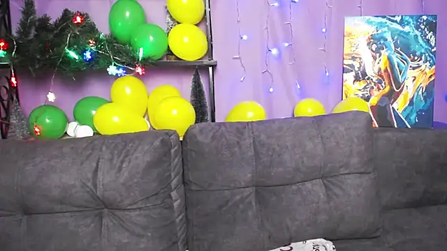 Snapshot of MilaLoona chatting on 01.11.25 MilaLoona online show from 01.11.25