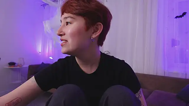 Snapshot of So_audrey chatting on 10.31.25 So audrey online show from 10.31.25