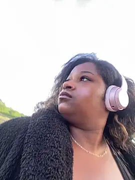 BigFineSelena online show from 05.04.26