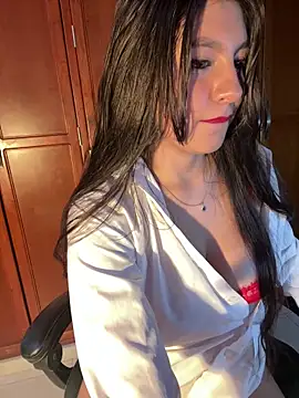 Snapshot of loolla_23 chatting on 12.21.24 loolla 23 online show from 12.21.24