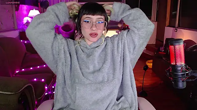 Snapshot of Aquamarinebubble chatting on 12.04.24 Aquamarinebubble online show from 12.04.24