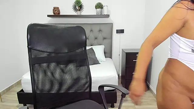 Snapshot of isabella_florez chatting on 12.27.24 isabella florez online show from 12.27.24