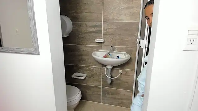 Snapshot of isabella_florez chatting on 01.21.25 isabella florez online show from 01.21.25