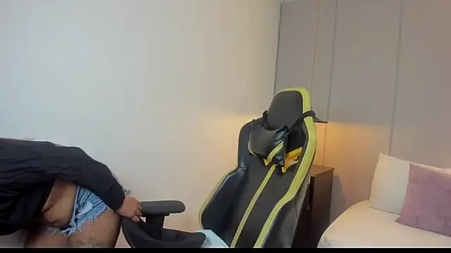 isabella florez online show from 04.23.26