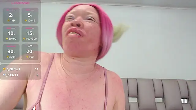 Kittywhiteass online show from 11.15.25