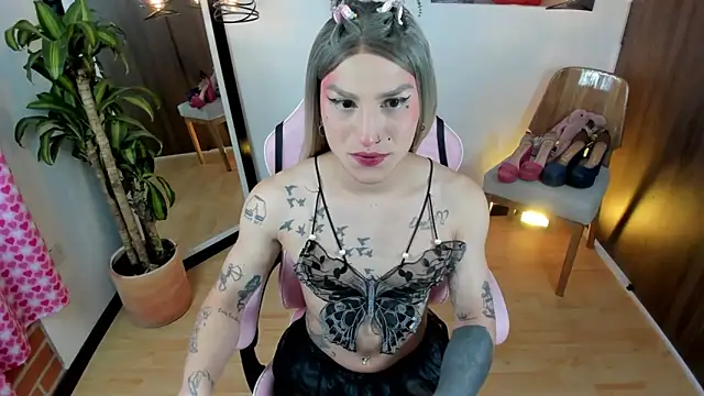 Snapshot of queenramoona-hot chatting on 02.11.26 queenramoona-hot online show from 02.11.26