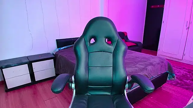 yesie hot online show from 11.24.25