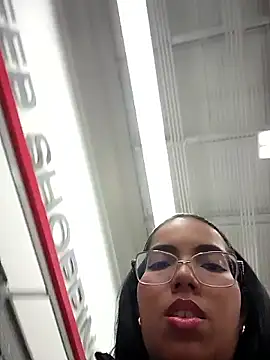 Snapshot of SheenaBrooke chatting on 10.30.25 SheenaBrooke online show from 10.30.25