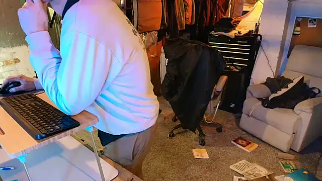 Snapshot of cumhungrybottom4u chatting on 03.02.26 cumhungrybottom4u online show from 03.02.26