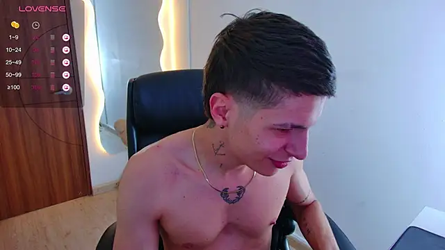 Snapshot of harrisoncuper chatting on 12.05.24 harrisoncuper online show from 12.05.24