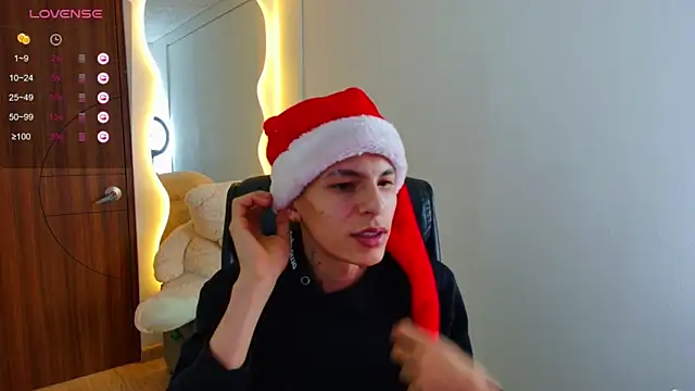 Snapshot of harrisoncuper chatting on 12.27.24 harrisoncuper online show from 12.27.24